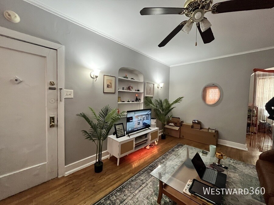 1626 W Sherwin Ave in Chicago, IL - Building Photo