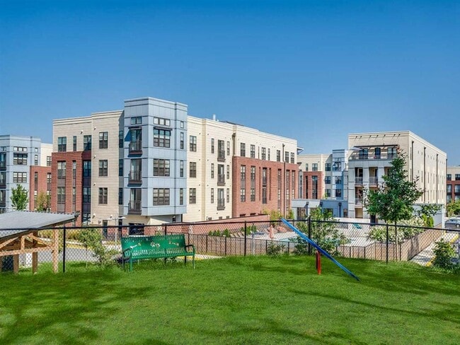 Lerner Windmill Parc in Sterling, VA - Foto de edificio - Building Photo