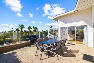 5021 Foothill Blvd in San Diego, CA - Foto de edificio - Building Photo