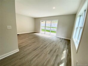 24 Glen Rd in Newtown, CT - Building Photo - Building Photo