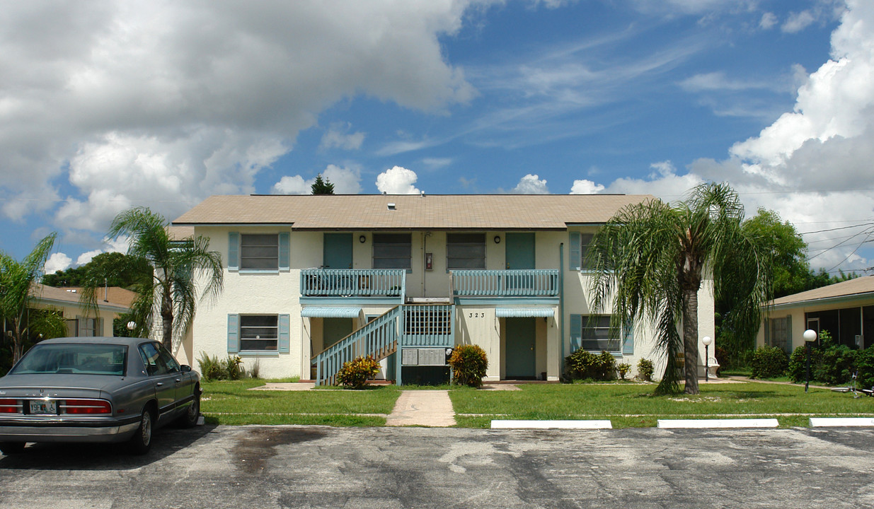 317 Tudor Dr in Cape Coral, FL - Building Photo