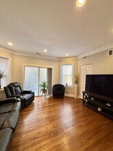 7048 N Damen Ave in Chicago, IL - Building Photo - Building Photo