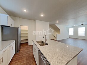 6084 W South Jordan Pky in South Jordan, UT - Foto de edificio - Building Photo