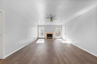 6500 Sands Point Dr in Houston, TX - Building Photo - Building Photo