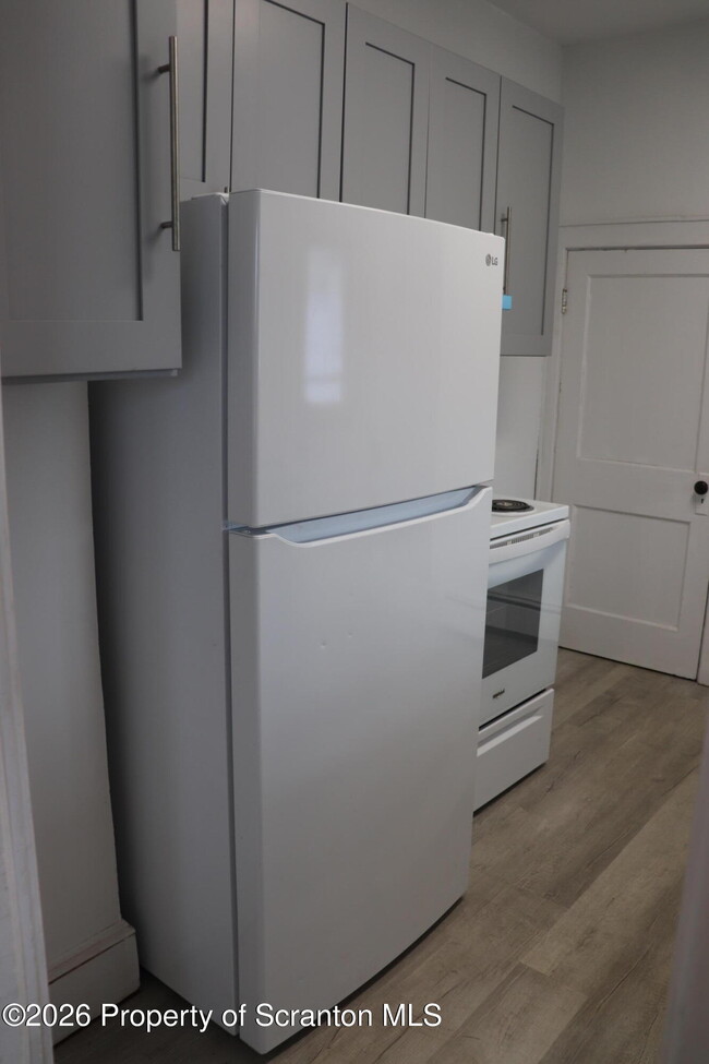 712 W Lackawanna Ave in Blakely, PA - Building Photo - Building Photo