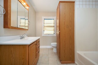 705 NE Lindberg Dr in Kansas City, MO - Building Photo - Building Photo