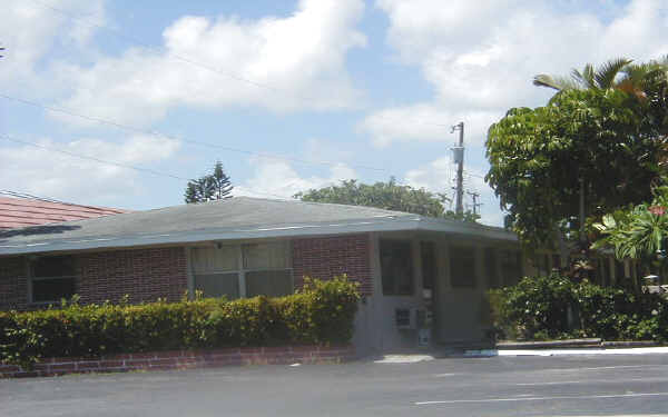 32 SE 2nd Ave in Dania, FL - Building Photo - Building Photo