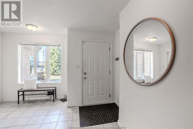 1708 Banwell Rd in Windsor, ON - Building Photo - Building Photo