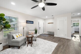 802 Camelia Dr in Largo, FL - Building Photo - Building Photo