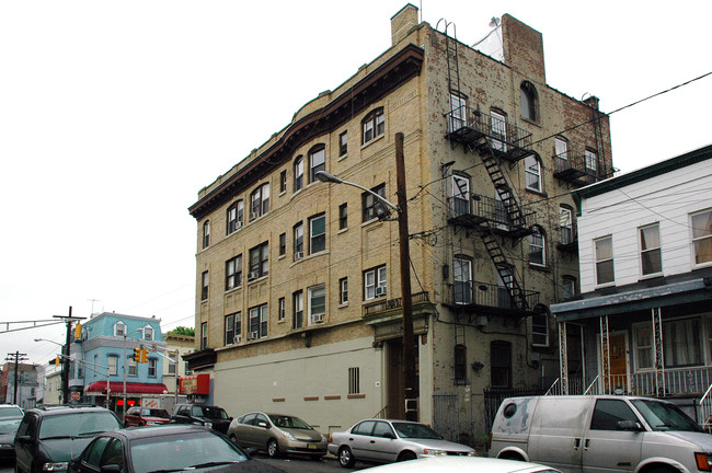 198-200 Ocean Ave in Jersey City, NJ - Building Photo - Building Photo