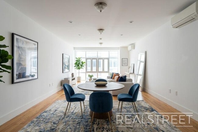 LUXURY LOFT in Queens!, Unit 619