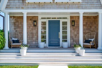 15 Montclair Ave in Shelter Island, NY - Foto de edificio - Building Photo