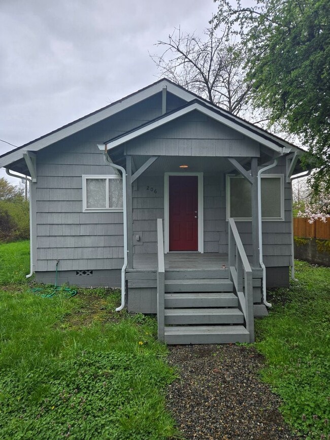 property at 206 N Cedar St