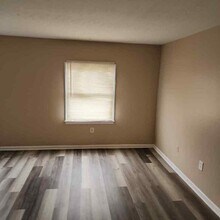 4901 Saddlebrook Ln in Louisville, KY - Building Photo - Building Photo