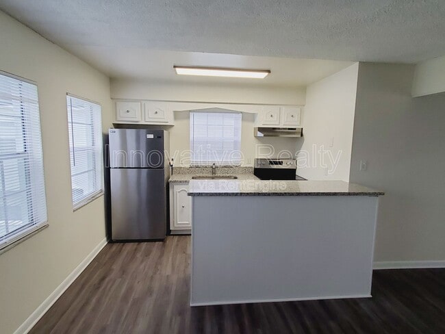 5250 Davisson Ave in Orlando, FL - Foto de edificio - Building Photo