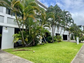 1512 Halekula Way in Honolulu, HI - Building Photo - Building Photo