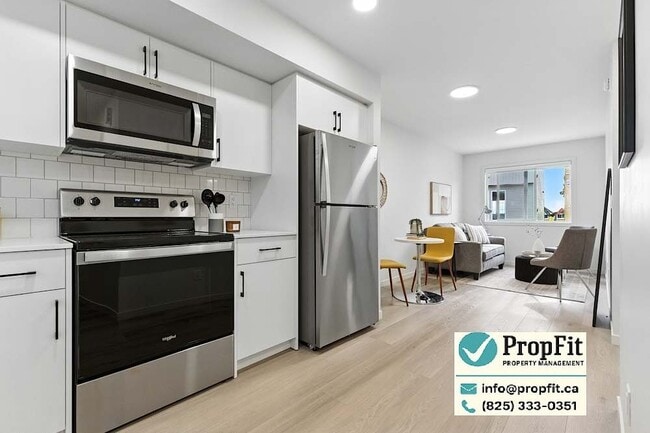 7344 Klapstein Cres SW in Edmonton, AB - Building Photo - Building Photo