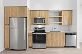 555 NE 8th St, Unit 0112 in Fort Lauderdale, FL - Building Photo - Building Photo