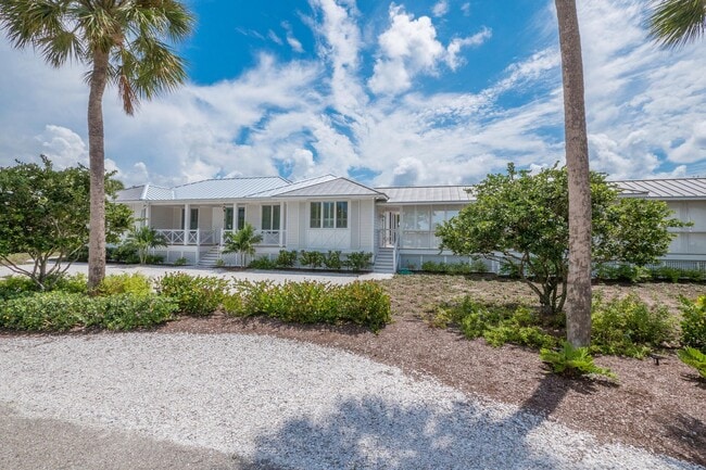 property at 4040 Loomis Ave