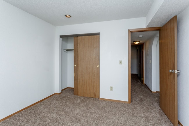 Summit Point Apartments in Lee's Summit, MO - Building Photo - Interior Photo