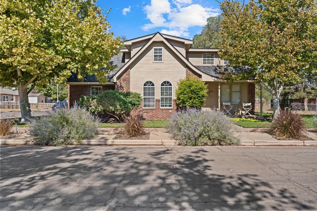 2012 25th St in Lubbock, TX - Building Photo