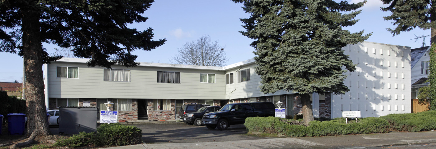 333-351 SE 81st Ave in Portland, OR - Foto de edificio