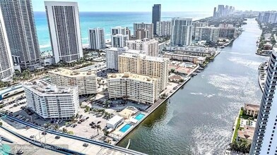 1817 S Ocean Dr in Hallandale Beach, FL - Foto de edificio - Building Photo