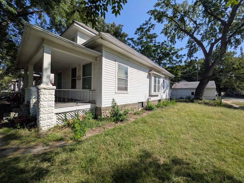 500 NE Wilson Ave in Topeka, KS - Building Photo