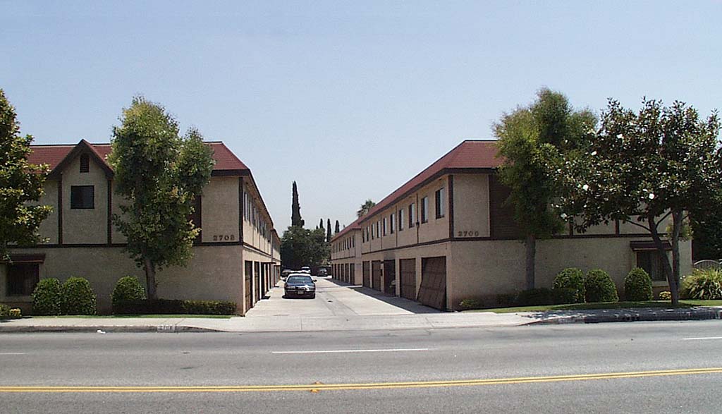 2700-2708 Walnut Grove Ave in Rosemead, CA - Foto de edificio