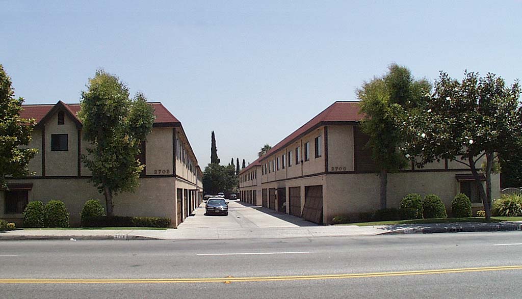 2700-2708 Walnut Grove Ave in Rosemead, CA - Building Photo