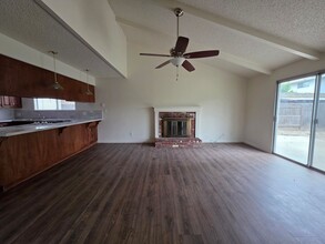 1423 W Cambridge Ave in Visalia, CA - Building Photo - Building Photo
