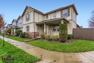 5297 SE Stargrass St in Hillsboro, OR - Building Photo