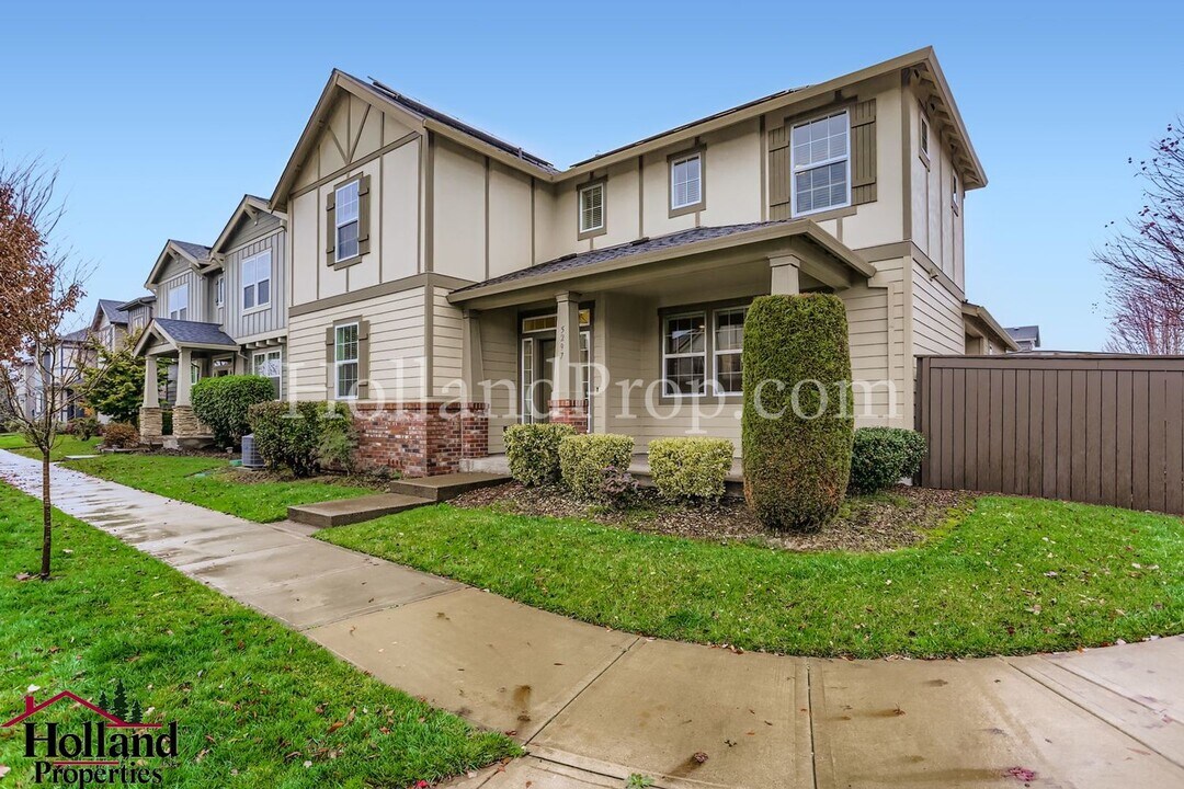 5297 SE Stargrass St in Hillsboro, OR - Building Photo