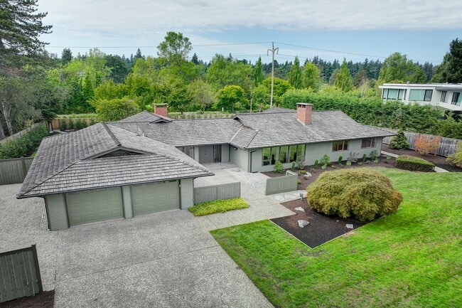 1615 85th Ave NE in Clyde Hill, WA - Building Photo - Building Photo