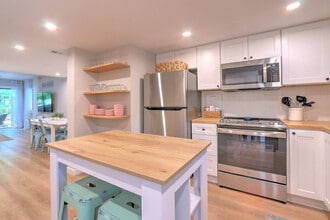 43 Folly Field Rd in Hilton Head Island, SC - Building Photo - Building Photo