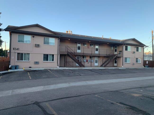 South Eliot St Apartments in Denver, CO - Foto de edificio - Building Photo