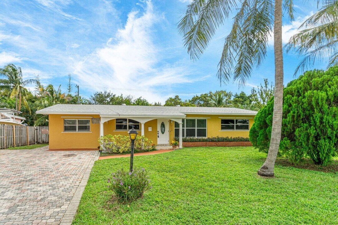 2380 NE 15th Terrace in Pompano Beach, FL - Building Photo