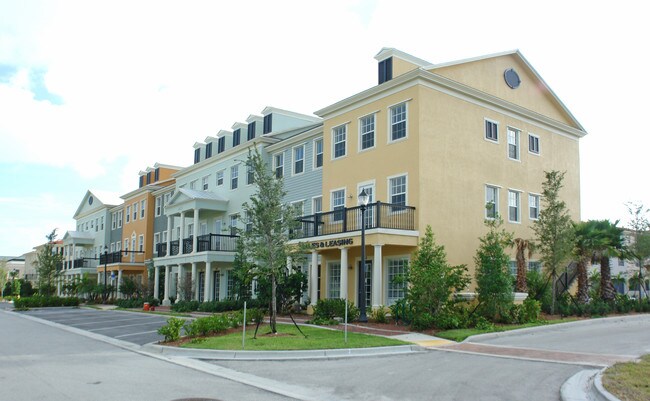 425 Greenwich Cir in Jupiter, FL - Building Photo - Building Photo