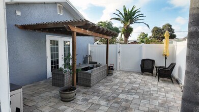 12290 90th Ave in Seminole, FL - Building Photo - Building Photo