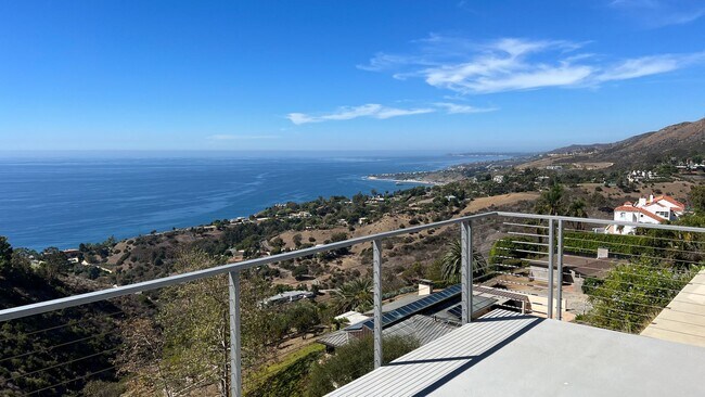 3095 Rambla Pacifico St in Malibu, CA - Building Photo - Building Photo