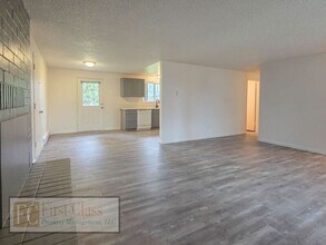 1760 NE 24th Ave in Hillsboro, OR - Building Photo - Building Photo