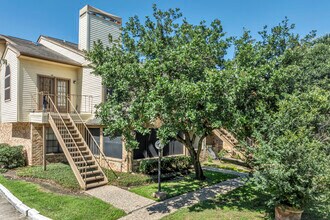 Plaza Place Condominiums in Houston, TX - Building Photo - Building Photo