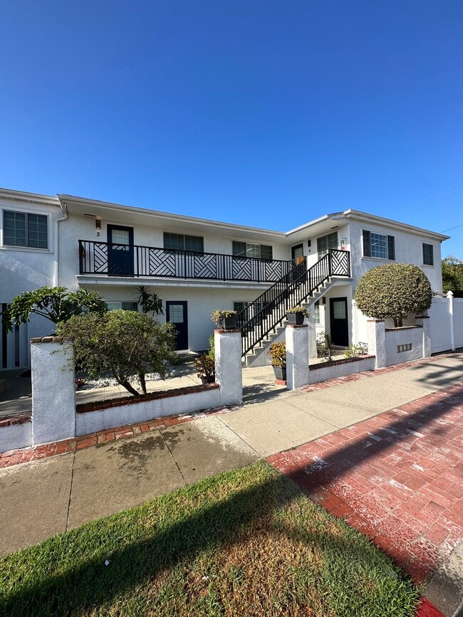 951 McCarthy Ct, Unit 3 in El Segundo, CA - Building Photo - Building Photo