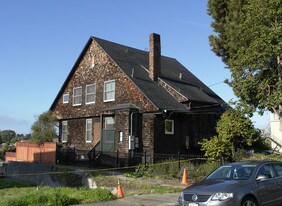 2000 Clinton Ave in Alameda, CA - Building Photo