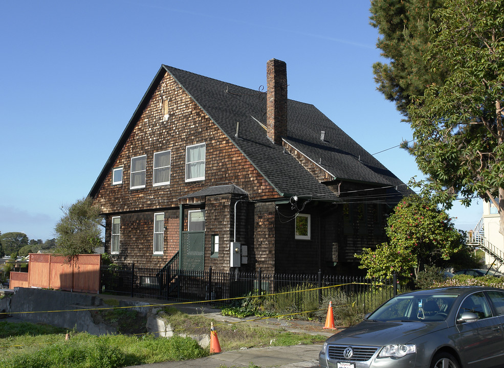 2000 Clinton Ave in Alameda, CA - Foto de edificio