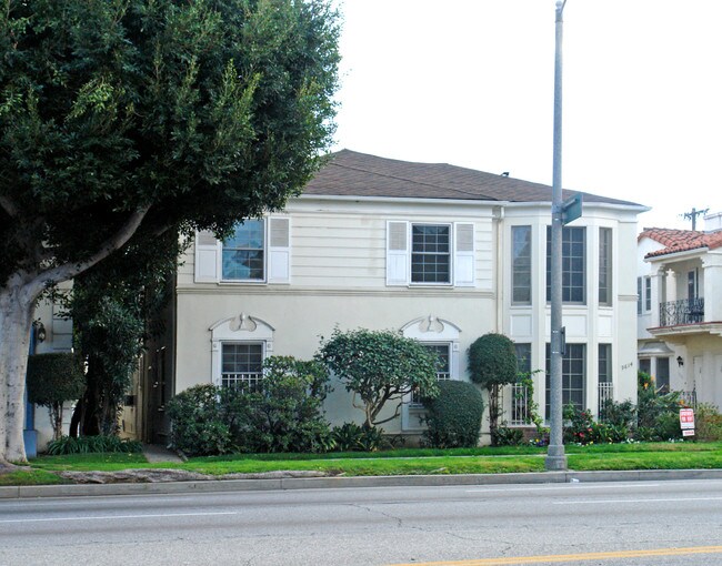 9614 W Olympic Blvd in Beverly Hills, CA - Building Photo - Building Photo