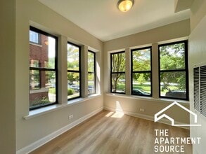 2331 N Kedzie Blvd, Unit 1 in Chicago, IL - Building Photo - Building Photo