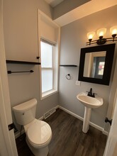 44 N Main St, Unit APT A in Deerfield, WI - Foto de edificio - Building Photo