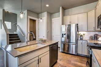 831 Mangold Ln in Fort Collins, CO - Foto de edificio - Building Photo