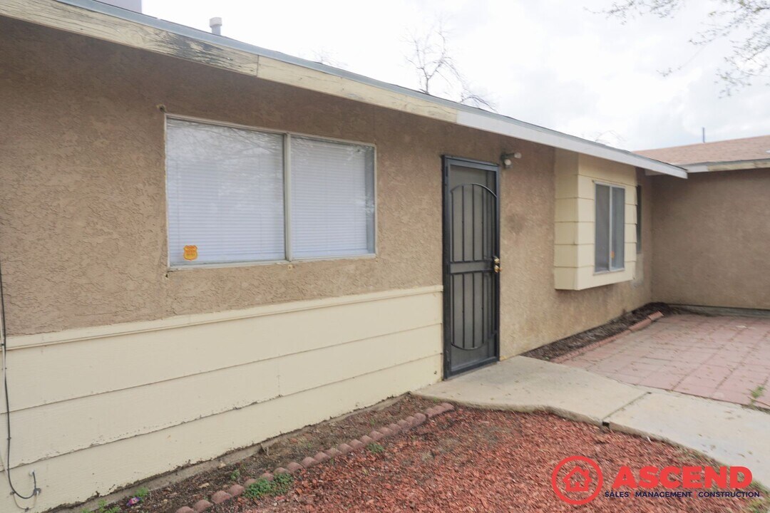 312 Oswell St in Bakersfield, CA - Building Photo